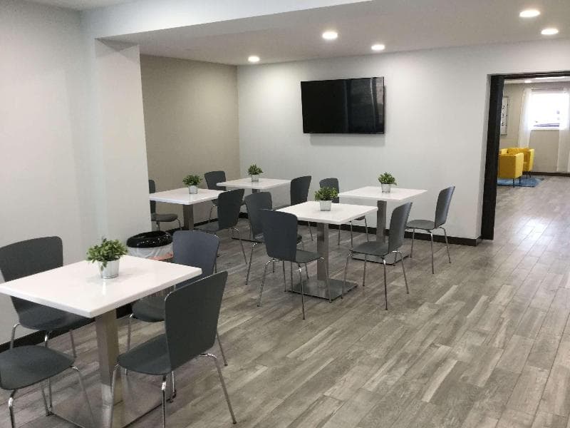 Days Inn & Suites By Wyndham Cincinnati North photo 1