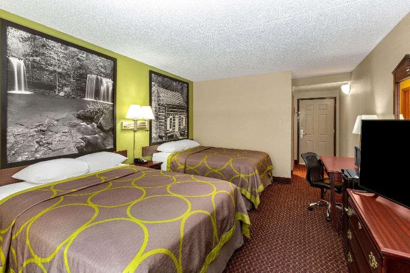 Super 8 by Wyndham Eureka Springs 5
