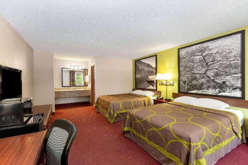 Super 8 by Wyndham Eureka Springs 4