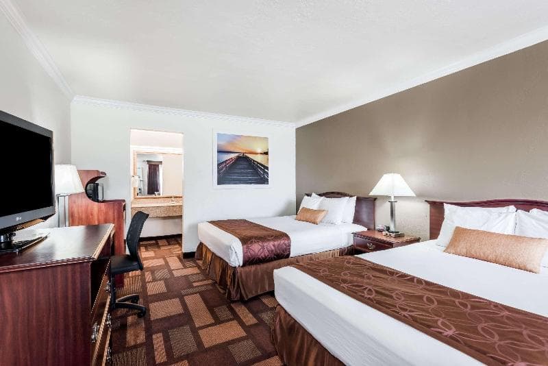 Days Inn & Suites By Wyndham Lodi 4