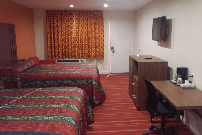 Days Inn By Wyndham Hemet photo 1