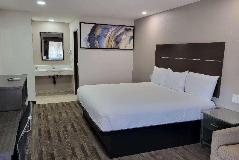 Travelodge by Wyndham Buena Park 2