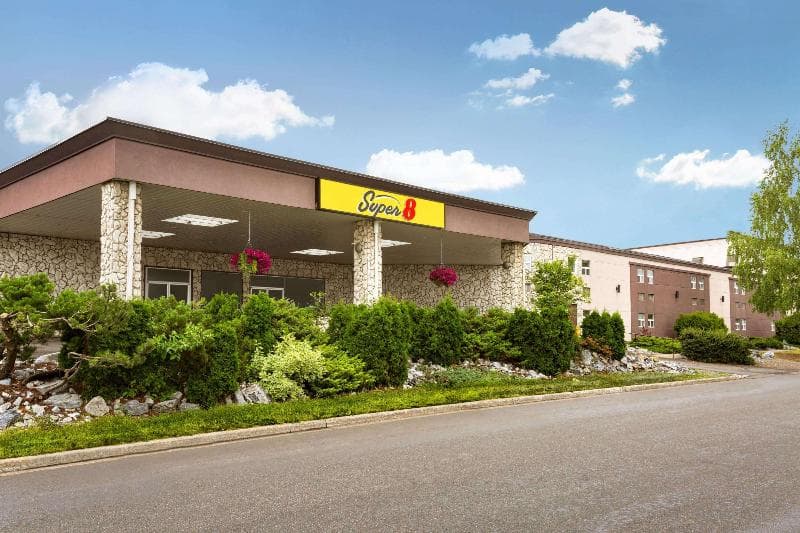 Super 8 by Wyndham Prince George photo 1