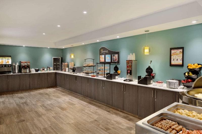 Fairfield Inn & Suites Airdrie 4