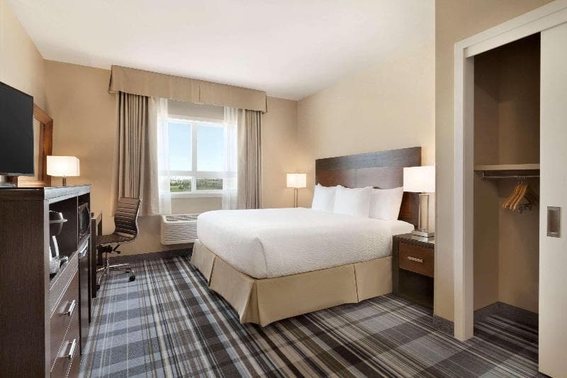 Fairfield Inn & Suites Airdrie 5