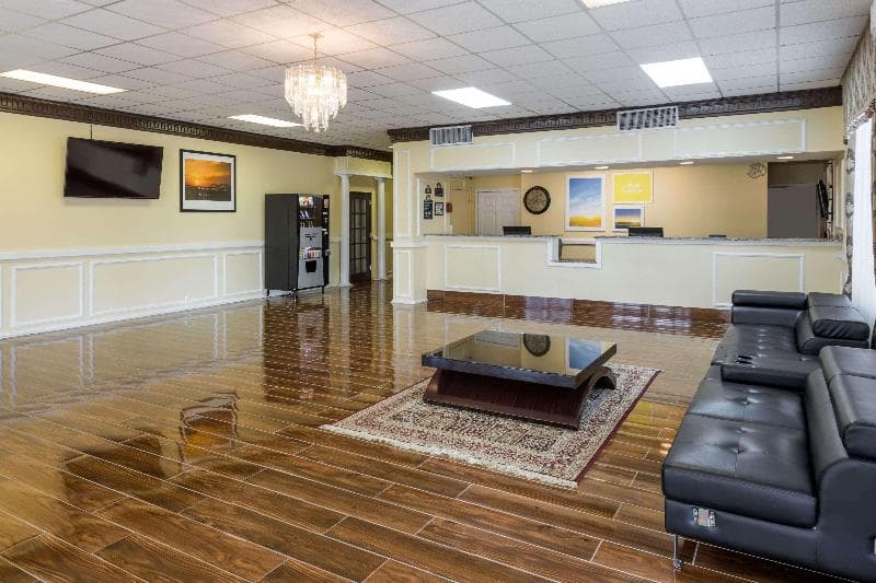 Days Inn By Wyndham Madison 5