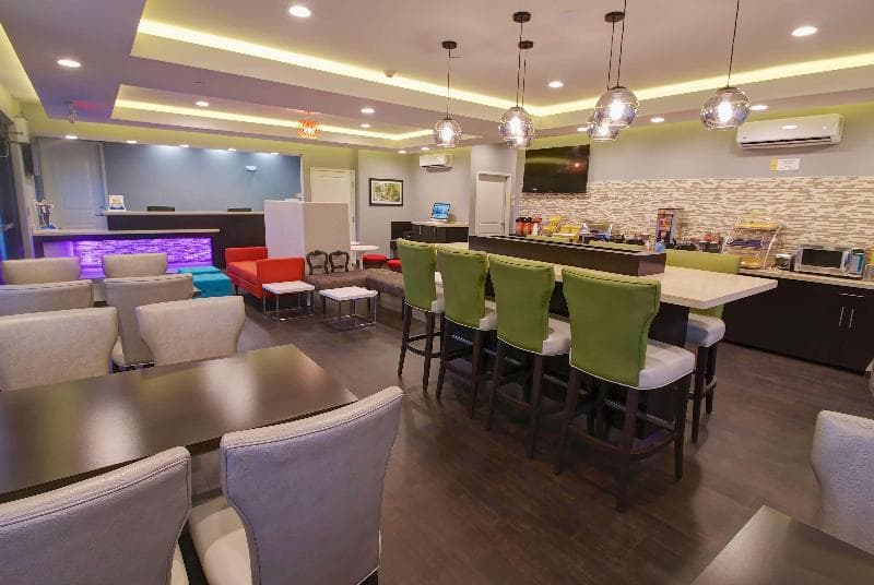 Days Inn & Suites By Wyndham Port Arthur 5