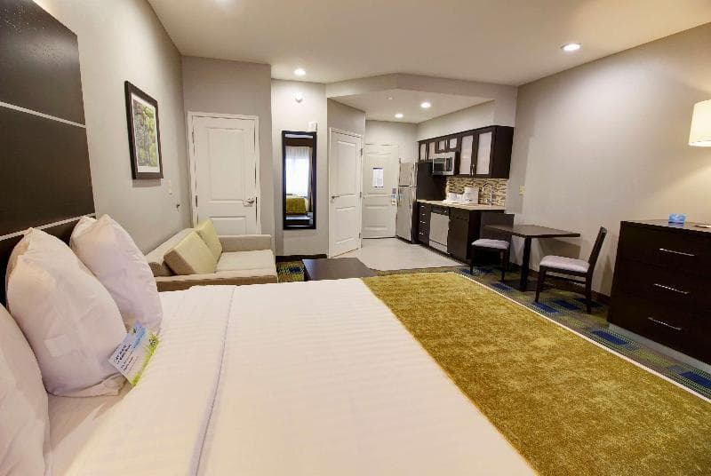 Days Inn & Suites By Wyndham Port Arthur 4