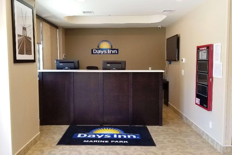 Days Inn by Wyndham Brooklyn Marine Park 2