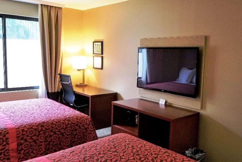 Days Inn by Wyndham Brooklyn Marine Park 3