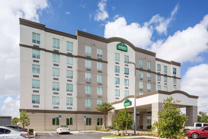 Wingate by Wyndham Miami Airport photo 1