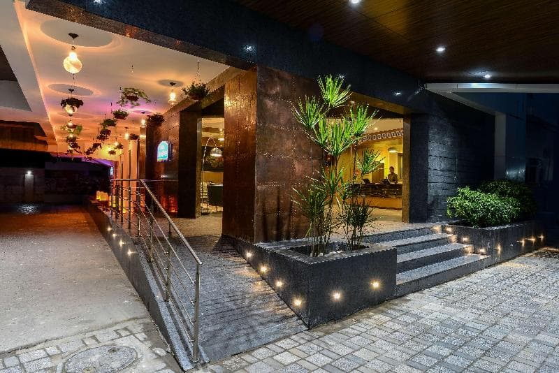 Howard Johnson By Wyndham Kolkata photo 1