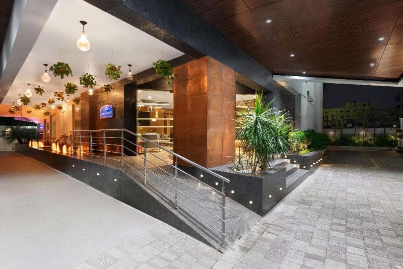 Howard Johnson By Wyndham Kolkata 3
