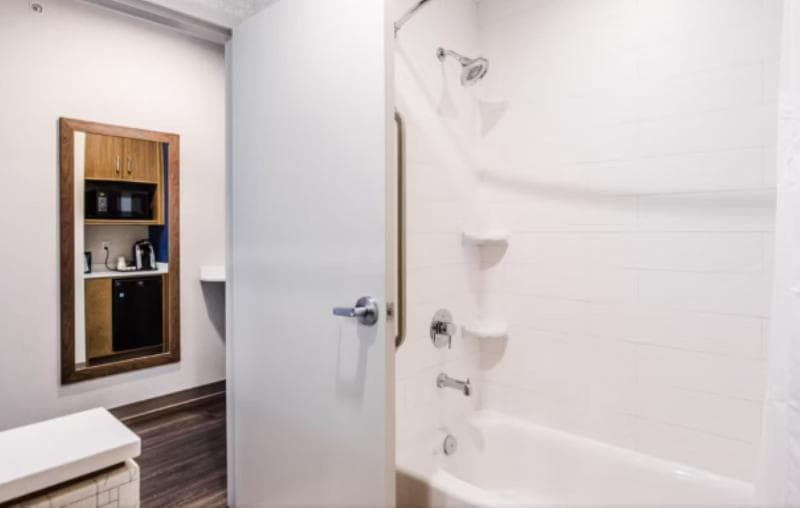 Holiday Inn Express & Suites West Edmonton-Mall Area 4