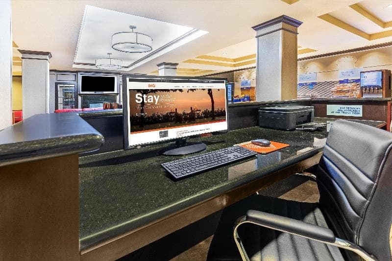 Holiday Inn Express And Suites Floresville photo 1