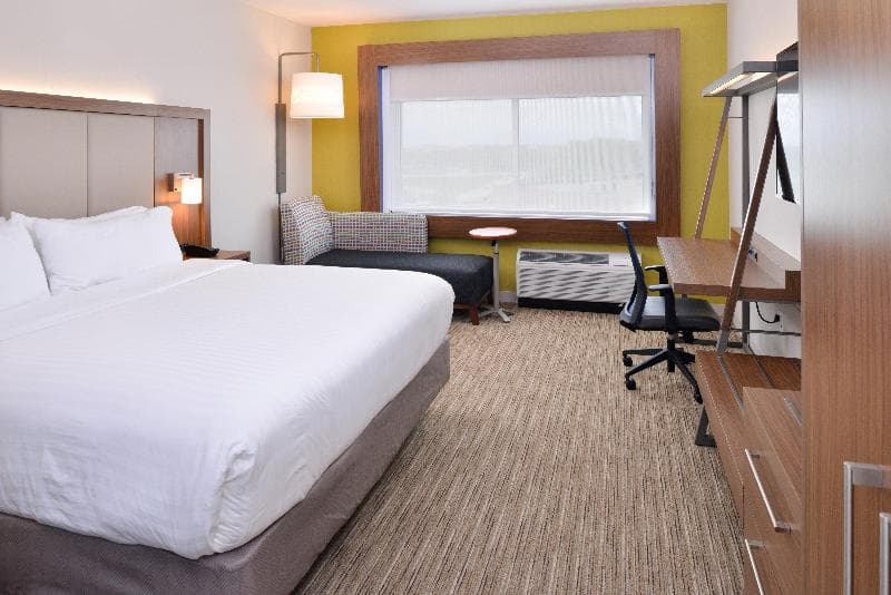 Holiday Inn Express And Suites Madison 4