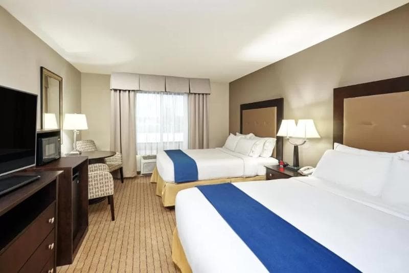 Holiday Inn Express And Suites Madison-Verona 4