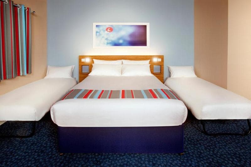 Travelodge Bromborough 3
