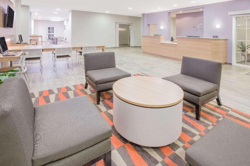 Microtel Inn & Suites By Wyndham Cuauhtemoc 5