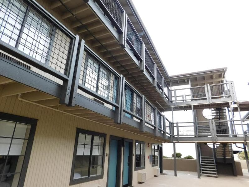 Wave Street Inn 4