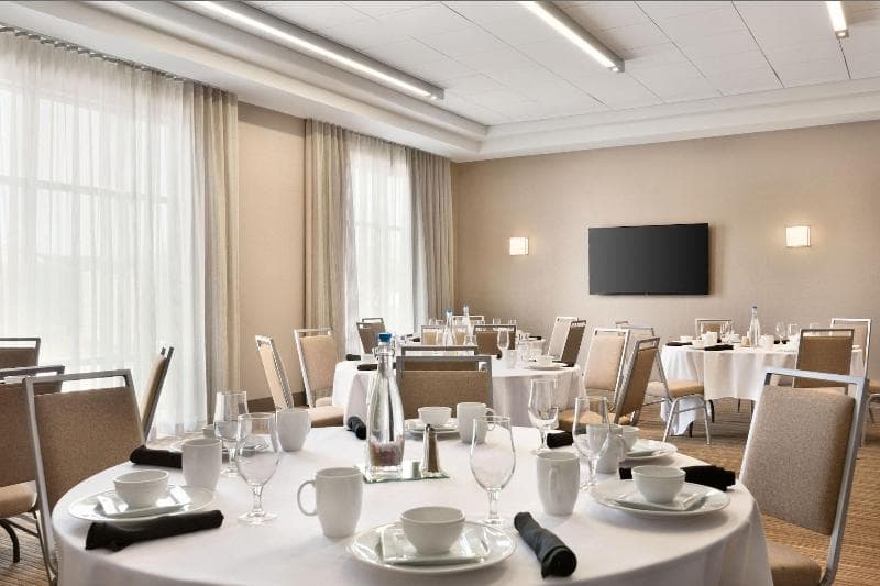 Four Points By Sheraton Fargo Medical Center photo 1