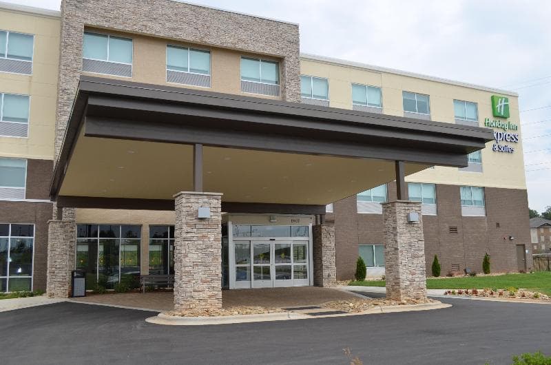 Holiday Inn Express & Suites University Research Park 4