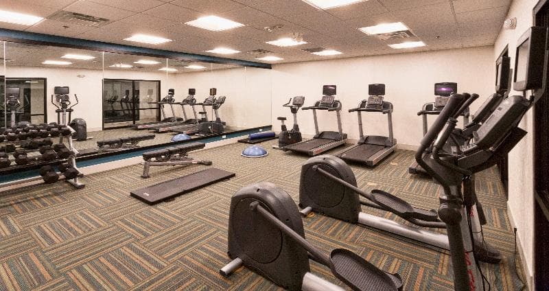 Holiday Inn Express & Suites Dodge City 2