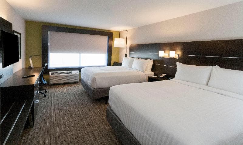 Holiday Inn Express & Suites Dodge City 5