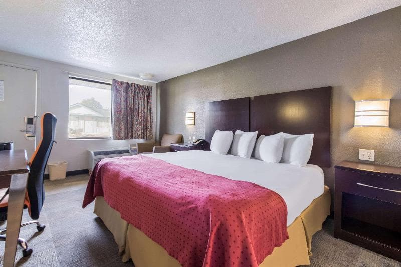 Rodeway Inn photo 1
