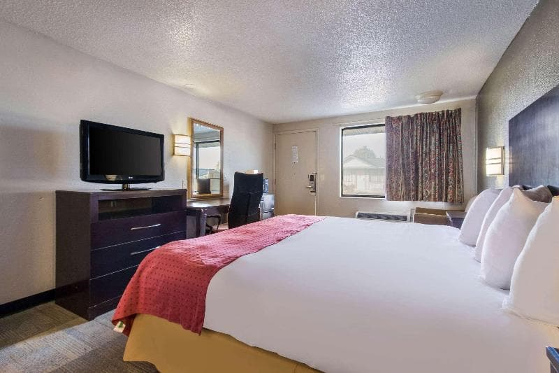 Rodeway Inn 4