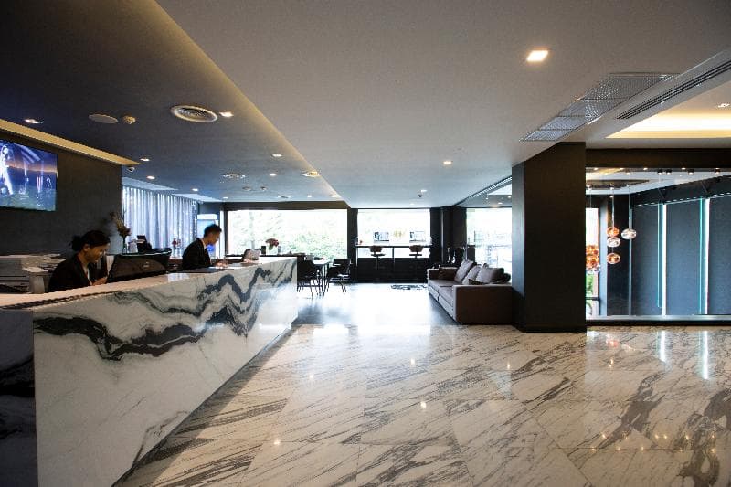 Stay Hotel 4