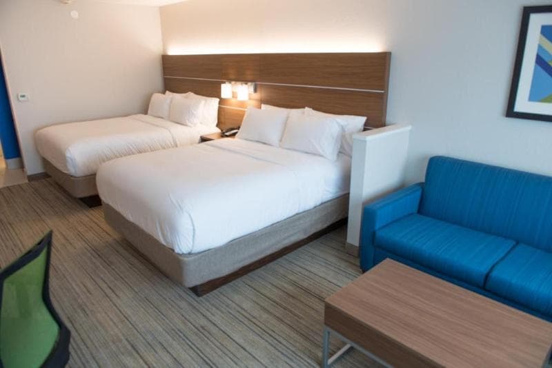 Holiday Inn Express & Suite Mishawaka - South Bend 5