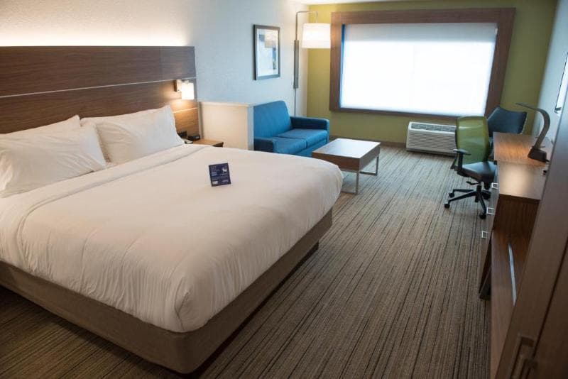 Holiday Inn Express & Suite Mishawaka - South Bend 4