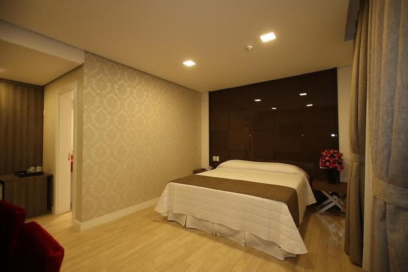 Holiday & Business Hotel 3