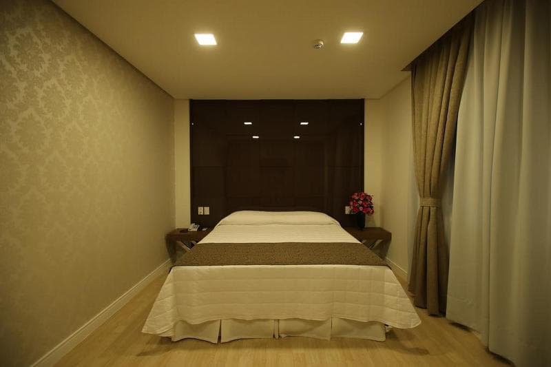 Holiday & Business Hotel 5