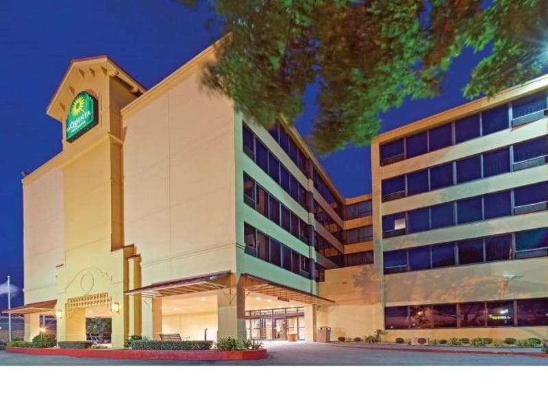 La Quinta Inn & Suites by Wyndham New Orleans Airport photo 1