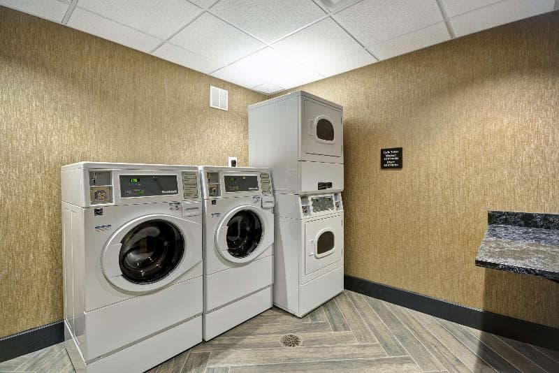 Hampton Inn & Suites Detroit/Warren 4