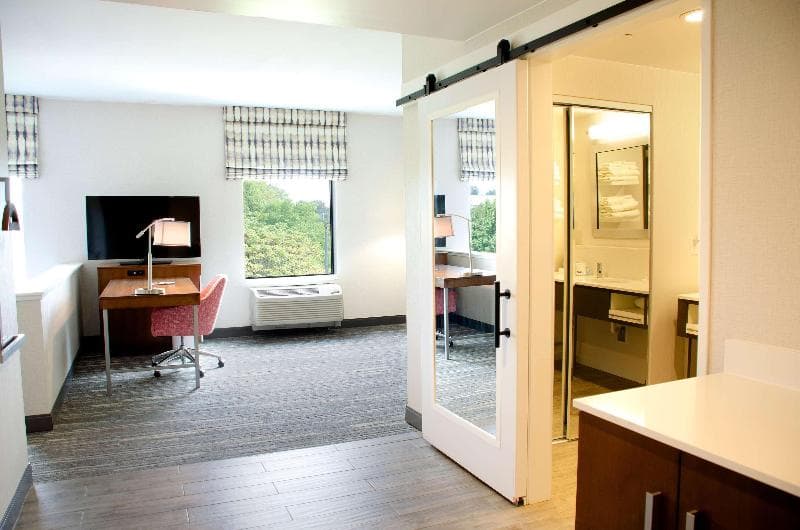 Hampton Inn Lebanon 5