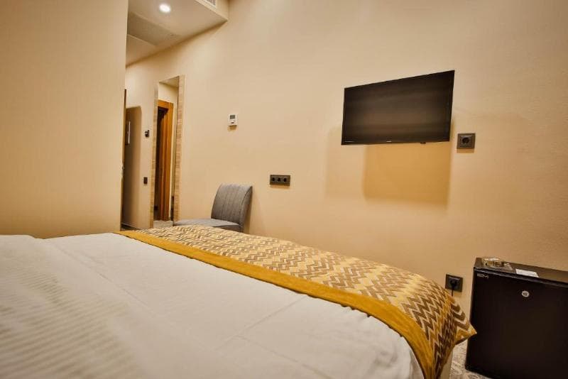 Ameri Plaza Hotel 5