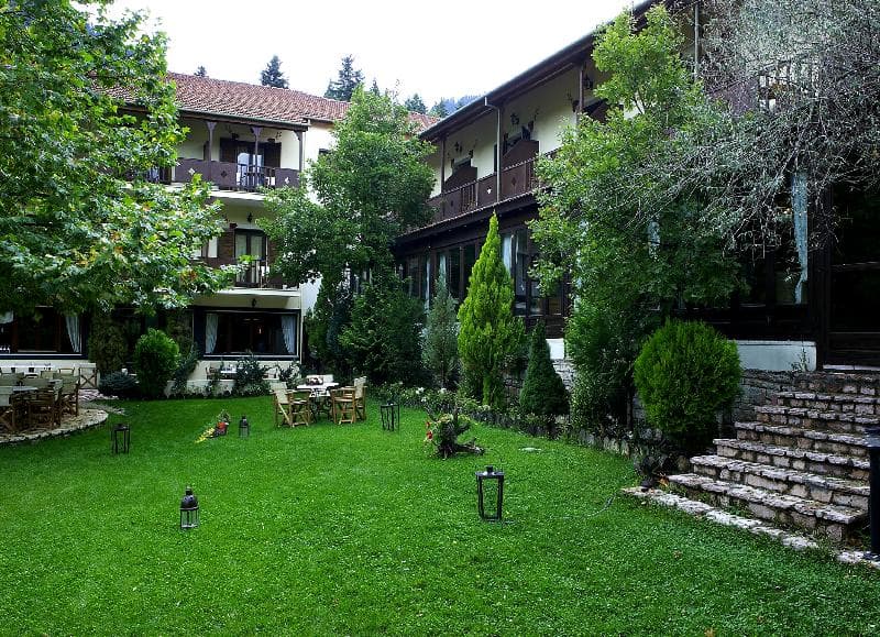 Country Club Hotel & Suites main
