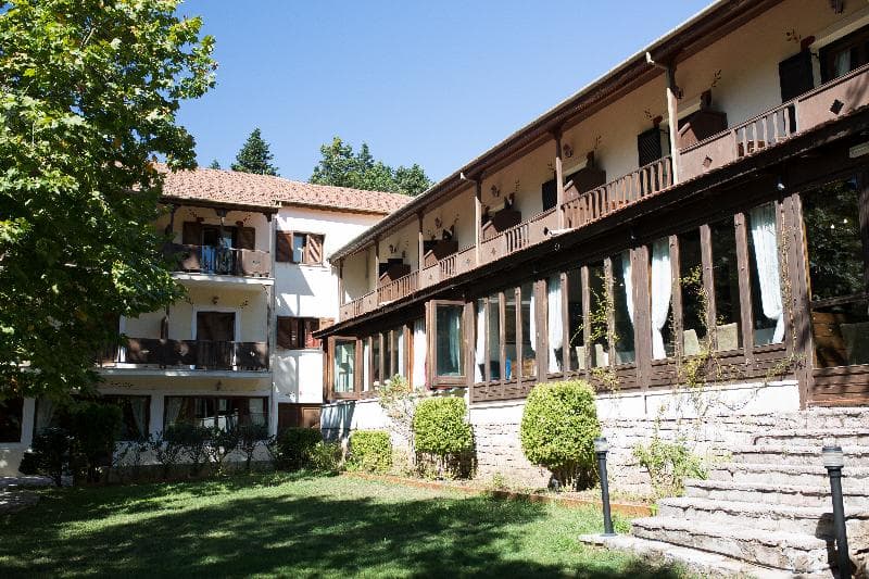 Country Club Hotel & Suites 2