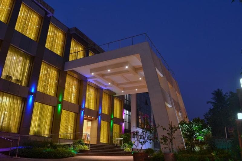 Club Emerald 2