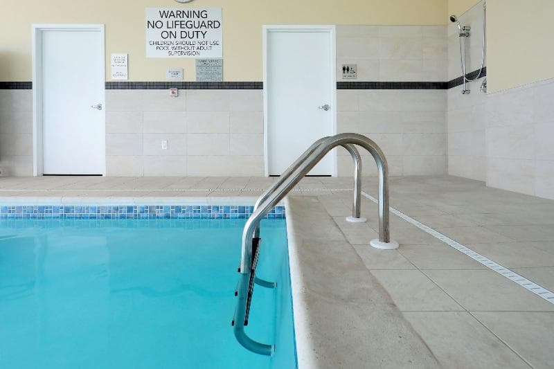 Courtyard By Marriott Albion 2