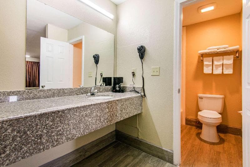 Rodeway Inn photo 1