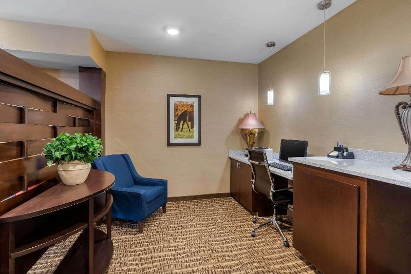 Comfort Inn & Suites Northern Kentucky 1