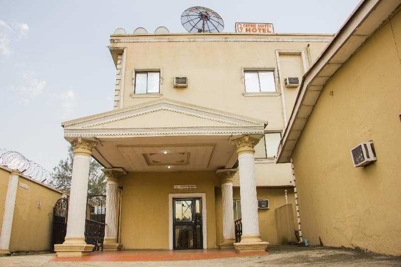 Creme Suites & Hotel main