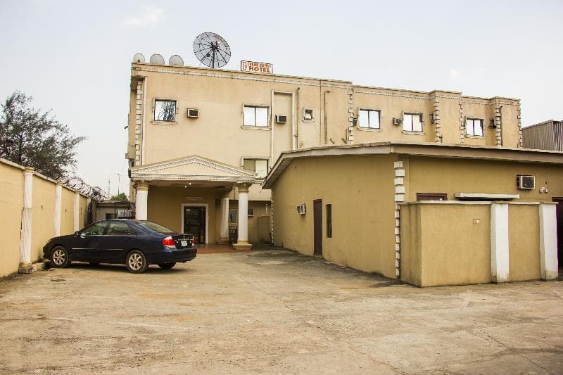 Creme Suites & Hotel 2