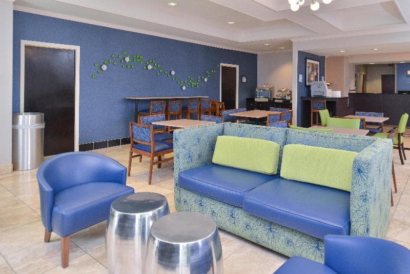Holiday Inn Express And Suites San Antonio South 4