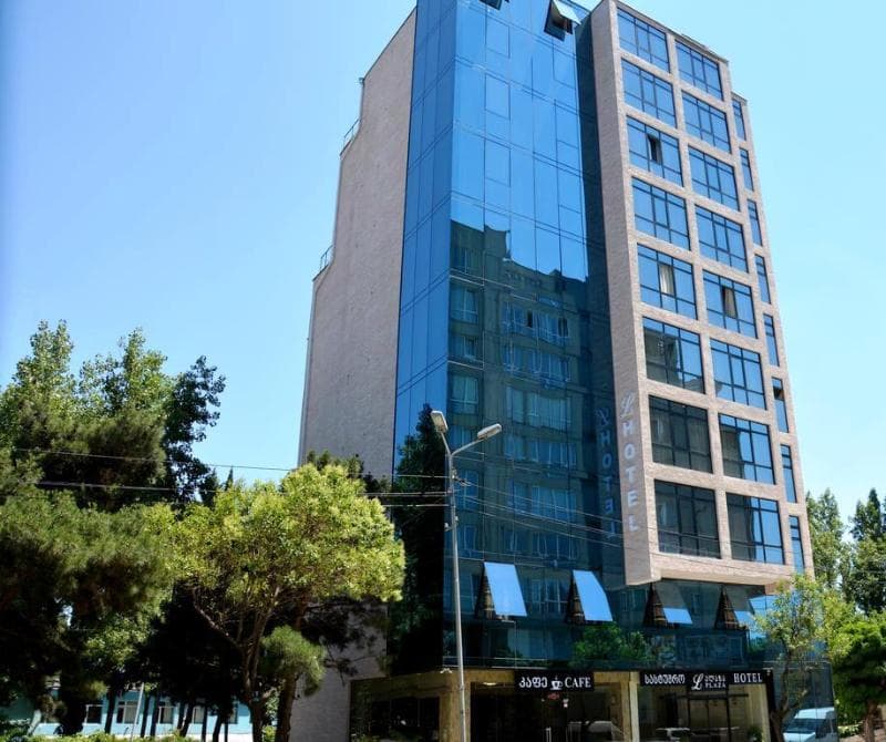L Plaza Hotel main