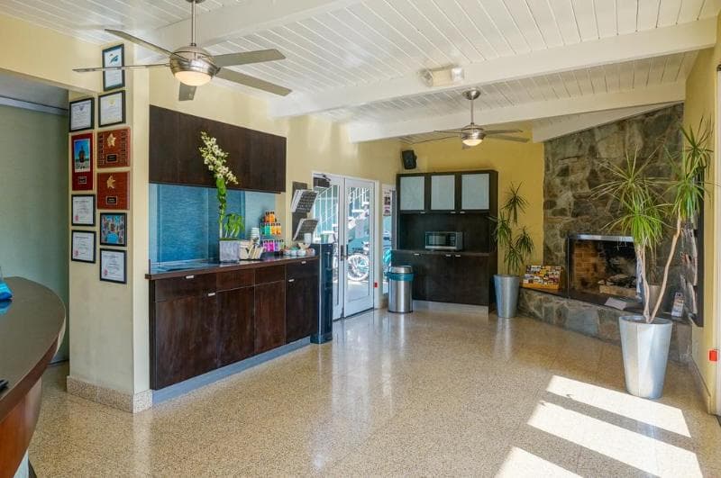 Inn At East Beach 4